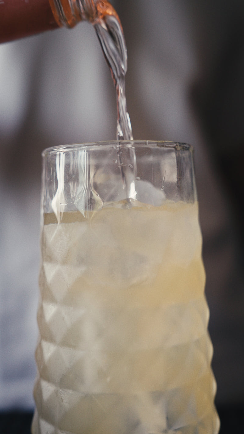 Aggiungi mandarino, limone e soda