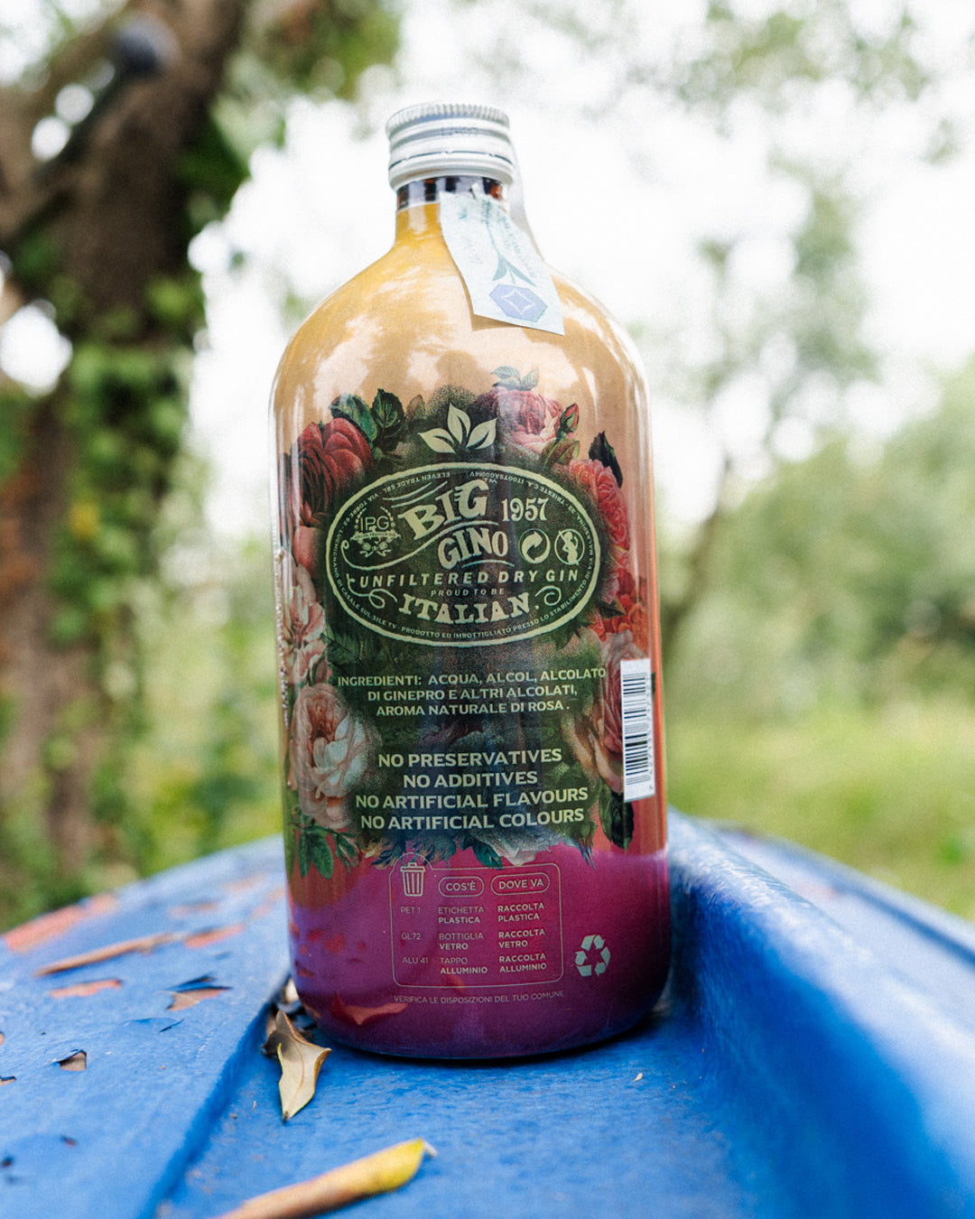 Big Gino Velvet Rose, gin alla rosa bulgara in ambientazione lifestyle